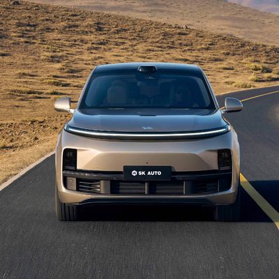 كشفت شركة Li Auto Inc النقاب عن Li L8 ، سيارة الدفع الرباعي الذكية الكبيرة ذات الستة مقاعد والعائلات والأعمال