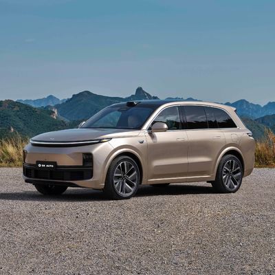 كشفت شركة Li Auto Inc النقاب عن Li L8 ، سيارة الدفع الرباعي الذكية الكبيرة ذات الستة مقاعد والعائلات والأعمال