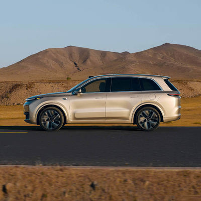 كشفت شركة Li Auto Inc النقاب عن Li L8 ، سيارة الدفع الرباعي الذكية الكبيرة ذات الستة مقاعد والعائلات والأعمال