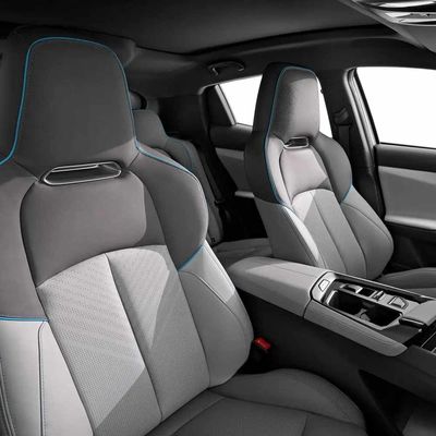 الرائد Changan UNI-T 1.5T محرك بنزين SUV مدمج بأقصى سرعة 205KM / H قابض مزدوج