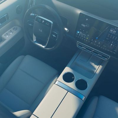 180 كم / ساعة السرعة القصوى لي L8 ماكس AWD 490 حصان 5 أبواب 6 مقعد SUV الكهربائية مع 1200 كم نطاق التنقل و 3005 مليمتر قاعدة العجلات