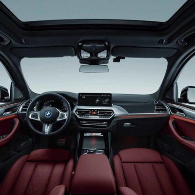 سيارات 5 أبواب 5 مقاعد SUV 2024 BMW Ix3 سيارة كهربائية بمدى 550 كيلومتر و 400 نايتومر أقصى عزم