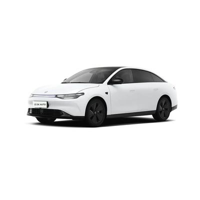500KM Leapmotor C01 سيارات السيدان الكهربائية ذات الدفع بالعجلتين 4 أبواب و 5 مقاعد مع فتحة سقف بانورامية