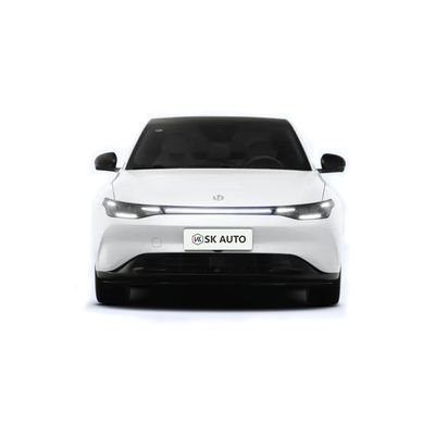 500KM Leapmotor C01 سيارات السيدان الكهربائية ذات الدفع بالعجلتين 4 أبواب و 5 مقاعد مع فتحة سقف بانورامية
