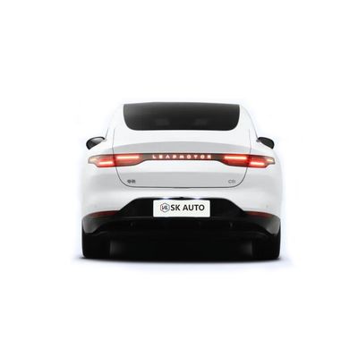 500KM Leapmotor C01 سيارات السيدان الكهربائية ذات الدفع بالعجلتين 4 أبواب و 5 مقاعد مع فتحة سقف بانورامية