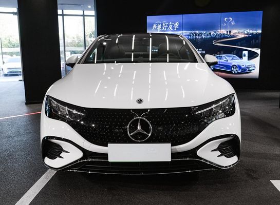 مرسيدس EQE 4MATIC السيدان الكهربائي مع بطارية الليثيوم الثلاثية 96.1 كيلوواط الساعة و 0.62 ساعة شحن 255/45 R19