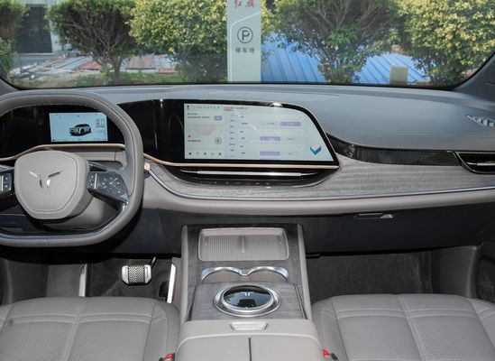 202/253 KW Motor Hongqi Limousine سيارة كهربائية ذات سرعة أقصى 200 كيلومتر في الساعة وطول 4925 مم