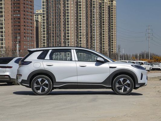 شاشة تعمل باللمس الميزات الداخلية 2025 طراز BYD سيارة كهربائية مع سقف شمسي و 60.9 كيلوواط من طاقة البطارية شحن سريع للسيارات الكهربائية