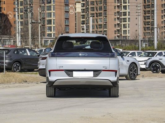 شاشة تعمل باللمس الميزات الداخلية 2025 طراز BYD سيارة كهربائية مع سقف شمسي و 60.9 كيلوواط من طاقة البطارية شحن سريع للسيارات الكهربائية