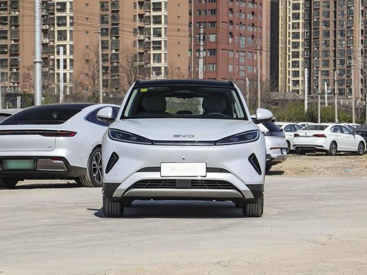 شاشة تعمل باللمس الميزات الداخلية 2025 طراز BYD سيارة كهربائية مع سقف شمسي و 60.9 كيلوواط من طاقة البطارية شحن سريع للسيارات الكهربائية