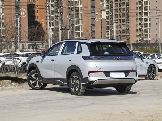 شاشة تعمل باللمس الميزات الداخلية 2025 طراز BYD سيارة كهربائية مع سقف شمسي و 60.9 كيلوواط من طاقة البطارية شحن سريع للسيارات الكهربائية