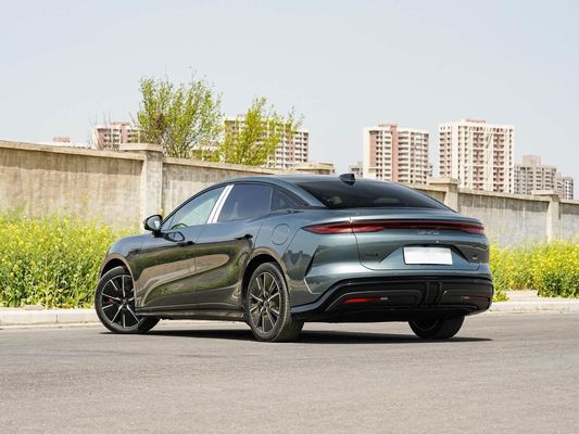 2025 سيارة كهربائية قوية من طراز هان L BYD مع طاقة أقصى 500 كيلوواط ومرحلة جلدية 1000 فولت شحن سريع عالي الجهد