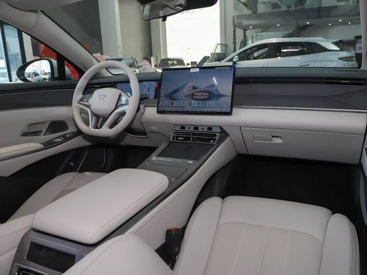 2025 سيارة كهربائية قوية من طراز هان L BYD مع طاقة أقصى 500 كيلوواط ومرحلة جلدية 1000 فولت شحن سريع عالي الجهد