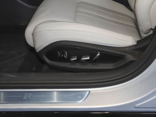 2025 سيارة كهربائية قوية من طراز هان L BYD مع طاقة أقصى 500 كيلوواط ومرحلة جلدية 1000 فولت شحن سريع عالي الجهد