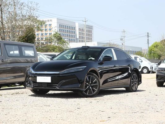نموذج السيارة 601km النطاق 83.2kWh سعة البطارية AWD شحن سريع سقف الشمسية هيكل الجهد العالي مريح للعائلة
