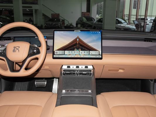 نموذج السيارة 601km النطاق 83.2kWh سعة البطارية AWD شحن سريع سقف الشمسية هيكل الجهد العالي مريح للعائلة