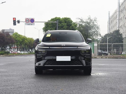 2025 Xpeng G9 سيارات الدفع الرباعي الكهربائية الكاملة 93.1kWh سعة البطارية 423kW أقصى طاقة المحرك 680km مدى طويل وشحن سريع مع سقف شمسي