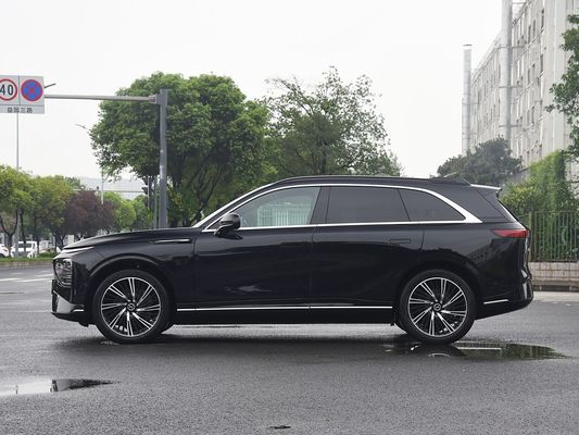 2025 Xpeng G9 سيارات الدفع الرباعي الكهربائية الكاملة 93.1kWh سعة البطارية 423kW أقصى طاقة المحرك 680km مدى طويل وشحن سريع مع سقف شمسي