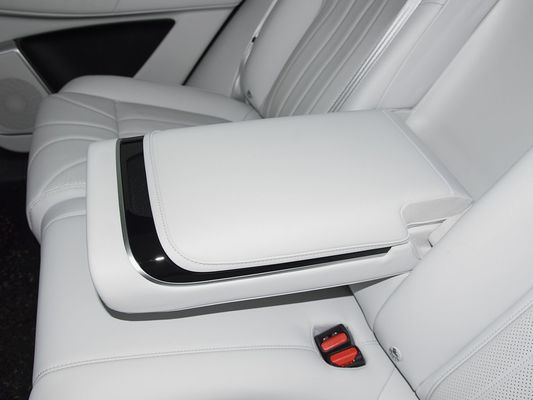 2025 Xpeng G9 سيارات الدفع الرباعي الكهربائية الكاملة 93.1kWh سعة البطارية 423kW أقصى طاقة المحرك 680km مدى طويل وشحن سريع مع سقف شمسي