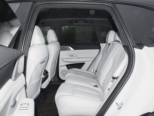 2025 Xpeng G9 سيارات الدفع الرباعي الكهربائية الكاملة 93.1kWh سعة البطارية 423kW أقصى طاقة المحرك 680km مدى طويل وشحن سريع مع سقف شمسي