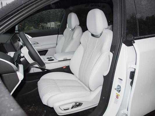 2025 Xpeng G9 سيارات الدفع الرباعي الكهربائية الكاملة 93.1kWh سعة البطارية 423kW أقصى طاقة المحرك 680km مدى طويل وشحن سريع مع سقف شمسي