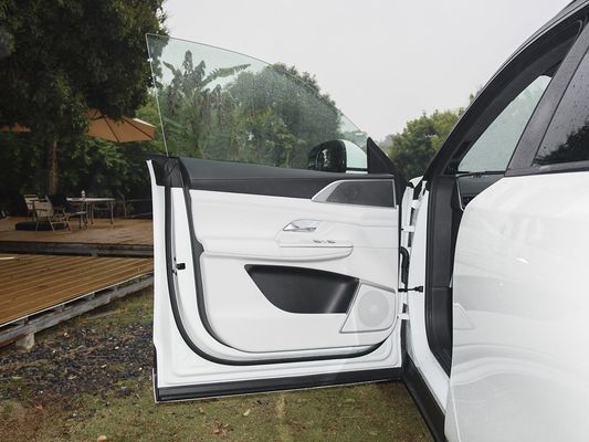 2025 Xpeng G9 سيارات الدفع الرباعي الكهربائية الكاملة 93.1kWh سعة البطارية 423kW أقصى طاقة المحرك 680km مدى طويل وشحن سريع مع سقف شمسي