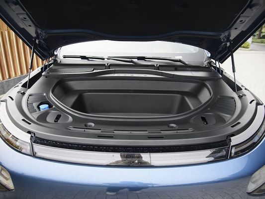 2025 Xpeng G9 سيارات الدفع الرباعي الكهربائية الكاملة 93.1kWh سعة البطارية 423kW أقصى طاقة المحرك 680km مدى طويل وشحن سريع مع سقف شمسي